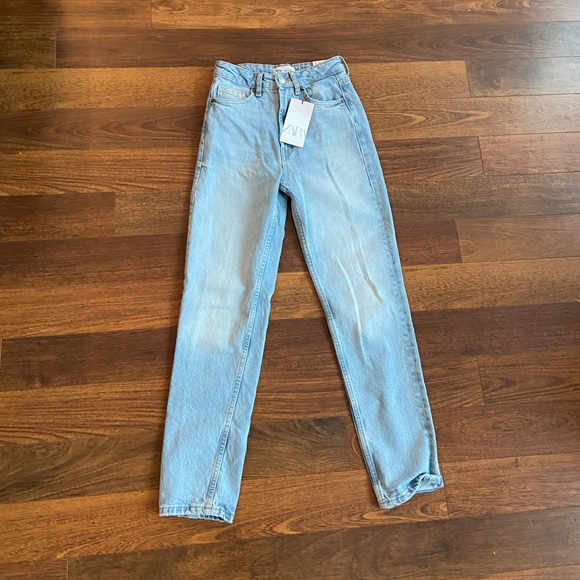 Zara high rise mom jeans - Picture 2 of 5